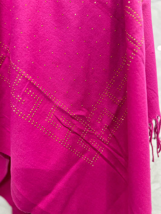he vibrant magenta combined with the delicate gold stone work gives it a very luxurious, "royal" feel.